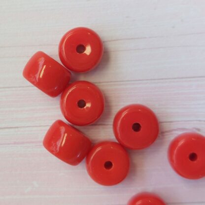 Lot de 5 perles rouges mi plate – Image 2