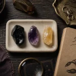 Pierre du scorpion : obsidienne noire, améthyste, citrine
