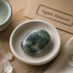 Agathe mousse polie, motifs vert mousse, lithothérapie