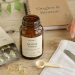 Complément alimentaire ongles : biotine, kératine et minéraux, vue à plat